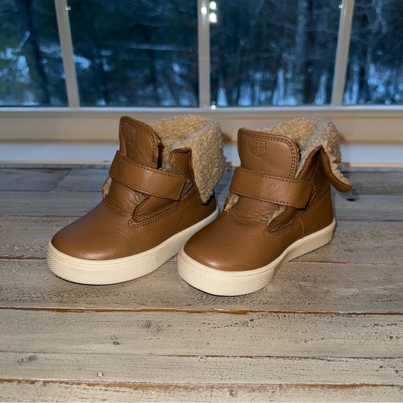 Freshly Picked Almond Sherpa Boots toddler size 6 in excellent condition unisex - Picture 4 of 12